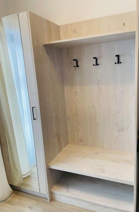 Fewo 20 - Appartement Im Rottalblick - Youngmodern Wohnen Mit Bademantelgang Zur Therme, Tv, Balkon Und Persoenlichem Gaesteempfang Von Astarte Estate Bad Griesbach  Bagian luar foto